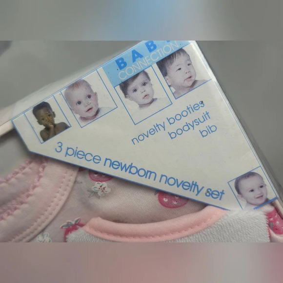 Vintage Baby Connection 3 Piece Newborn Girls Novelty Set Bib Onesie Booties NIB - Picture 4 of 7